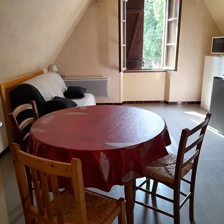 Le Mansarde De 3 アパート *